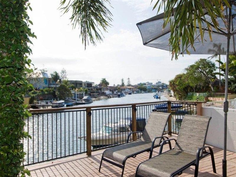 12 The Promenade, Isle Of Capri QLD 4217