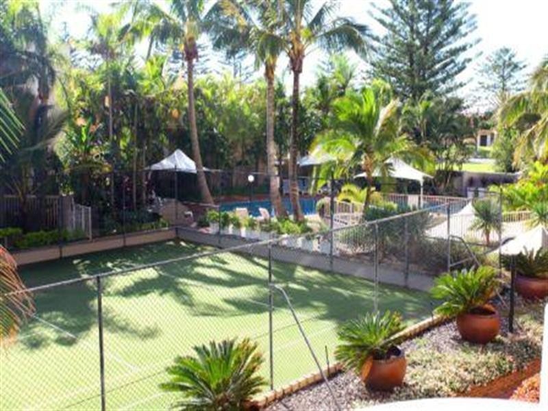 3 Cunningham Avenue, Main Beach QLD 4217