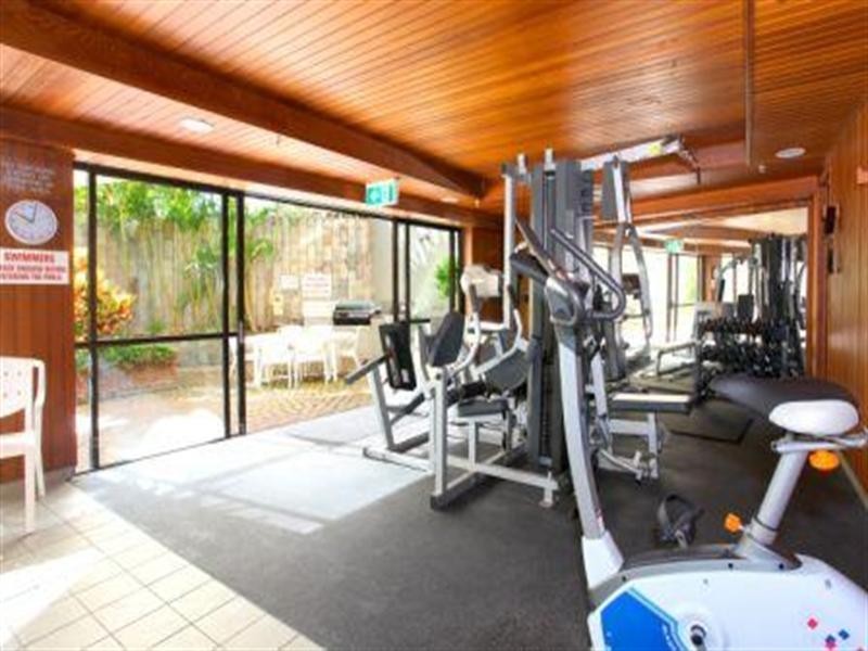 3 Cunningham Avenue, Main Beach QLD 4217