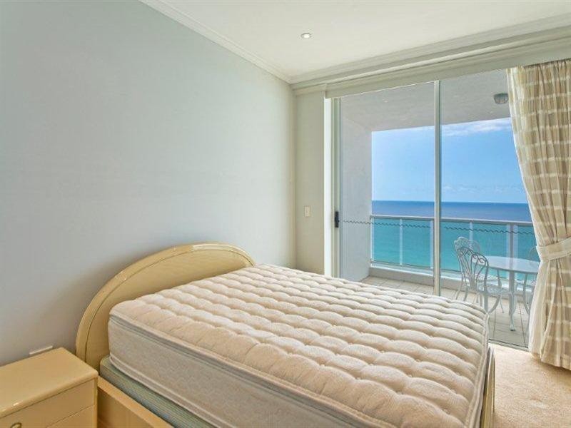 5 Woodroffe Avenue, Main Beach QLD 4217
