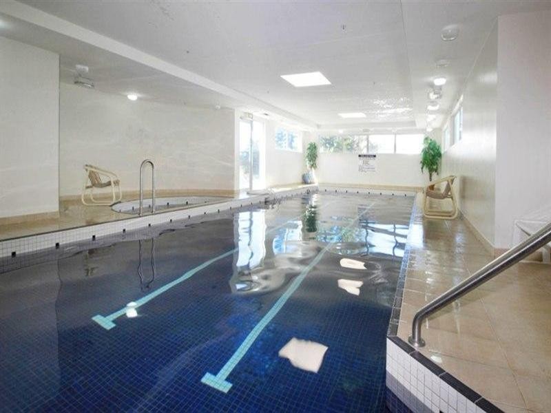 5 Woodroffe Avenue, Main Beach QLD 4217