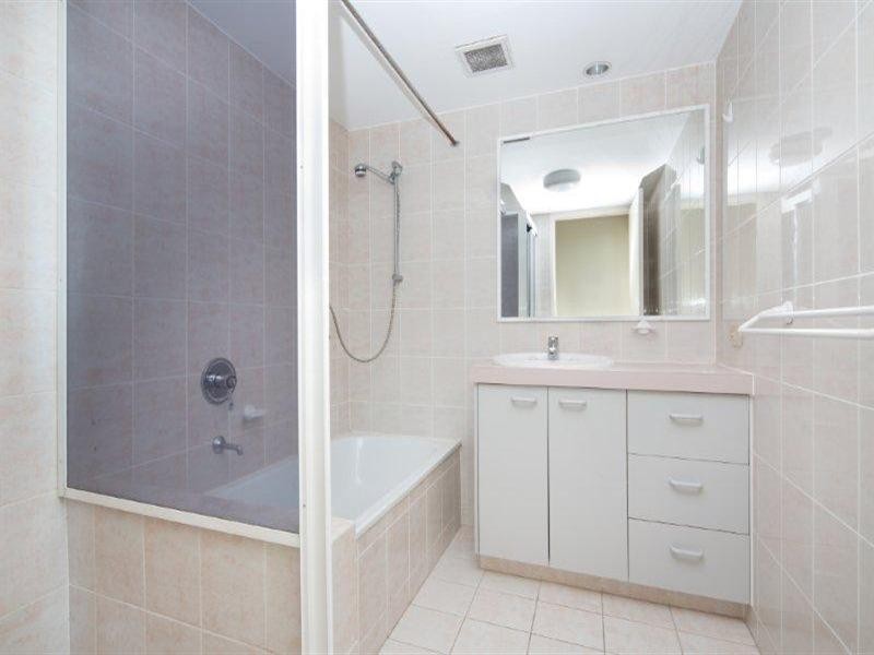 20 Cronin Avenue, Main Beach QLD 4217