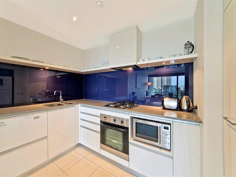 9 Ferny Avenue, Surfers Paradise QLD 4217