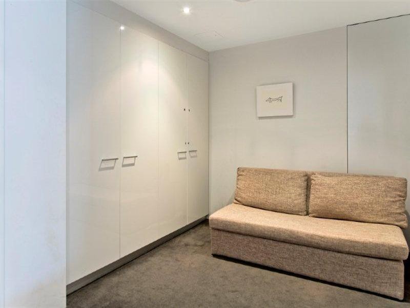 9 Ferny Avenue, Surfers Paradise QLD 4217