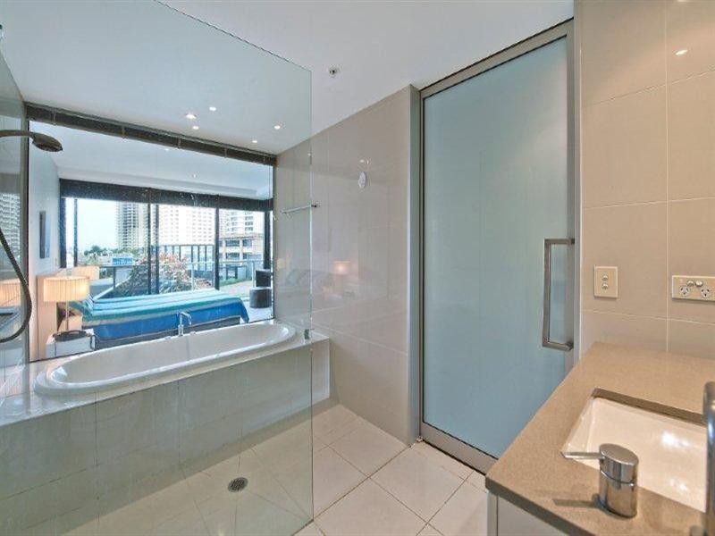 9 Ferny Avenue, Surfers Paradise QLD 4217