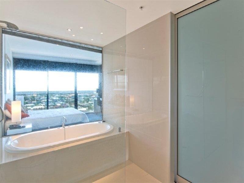 9 Ferny Avenue, Surfers Paradise QLD 4217