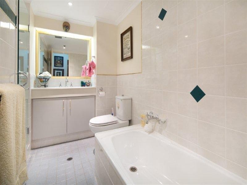 2 Admiralty Drive, Surfers Paradise QLD 4217