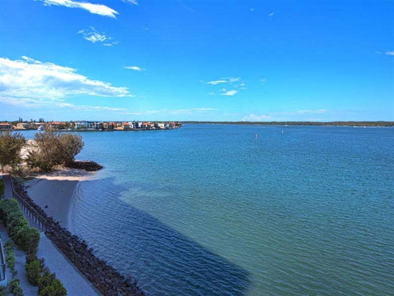 2 Ephraim Island, Paradise Point QLD 4216