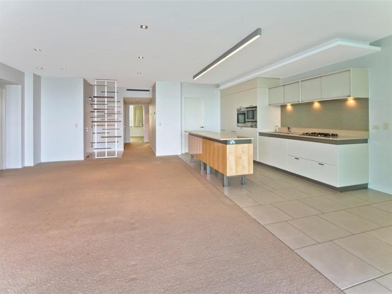 2 Ephraim Island, Paradise Point QLD 4216