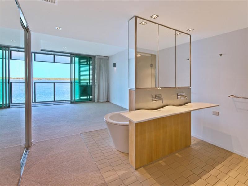 2 Ephraim Island, Paradise Point QLD 4216