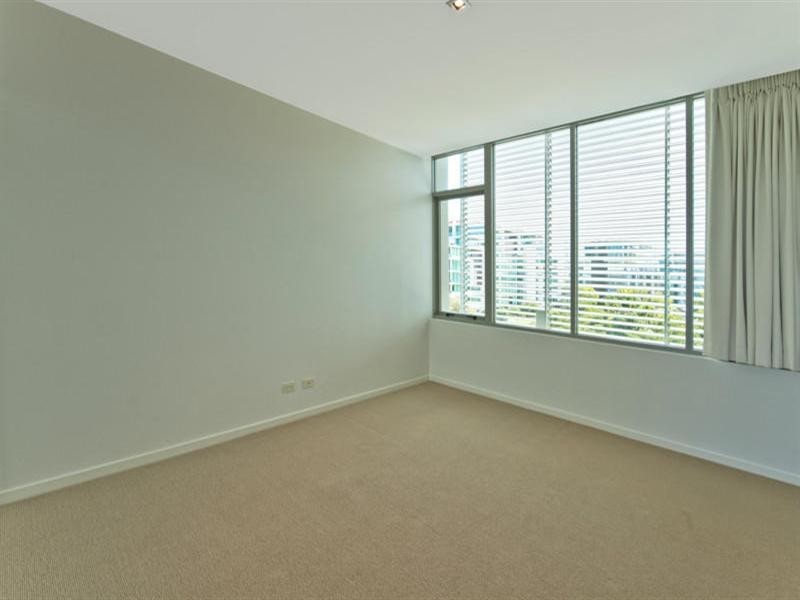 2 Ephraim Island, Paradise Point QLD 4216