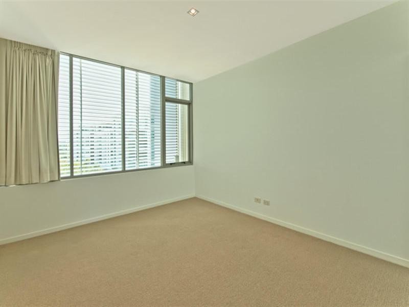 2 Ephraim Island, Paradise Point QLD 4216