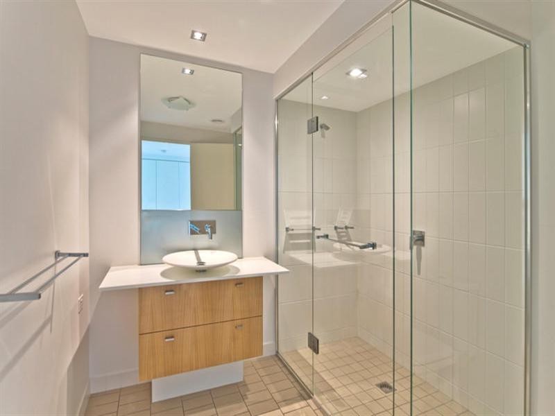 2 Ephraim Island, Paradise Point QLD 4216