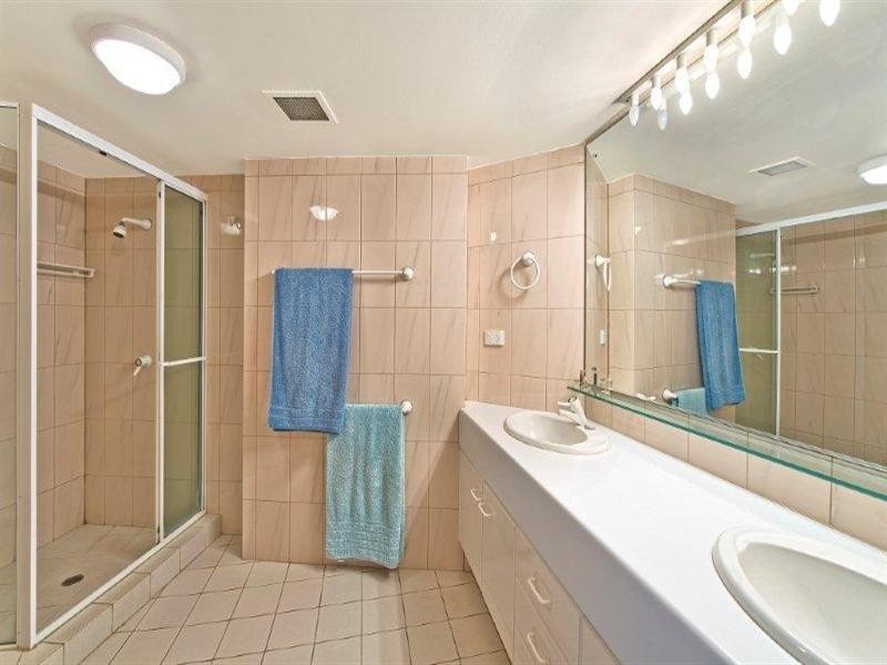 13 Cunningham Avenue, Main Beach QLD 4217