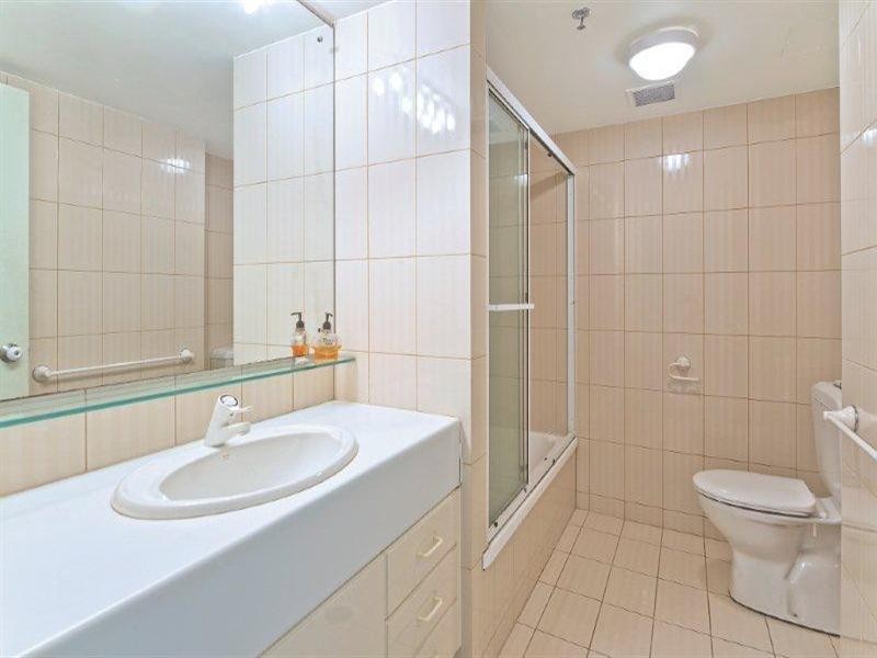 13 Cunningham Avenue, Main Beach QLD 4217