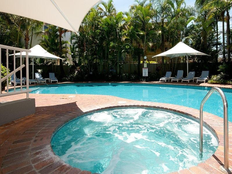 13 Cunningham Avenue, Main Beach QLD 4217