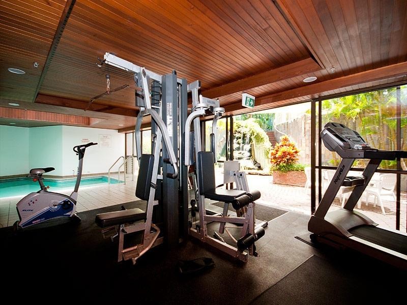 13 Cunningham Avenue, Main Beach QLD 4217