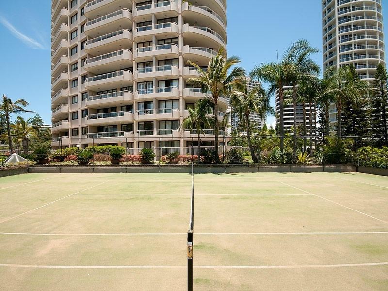 13 Cunningham Avenue, Main Beach QLD 4217