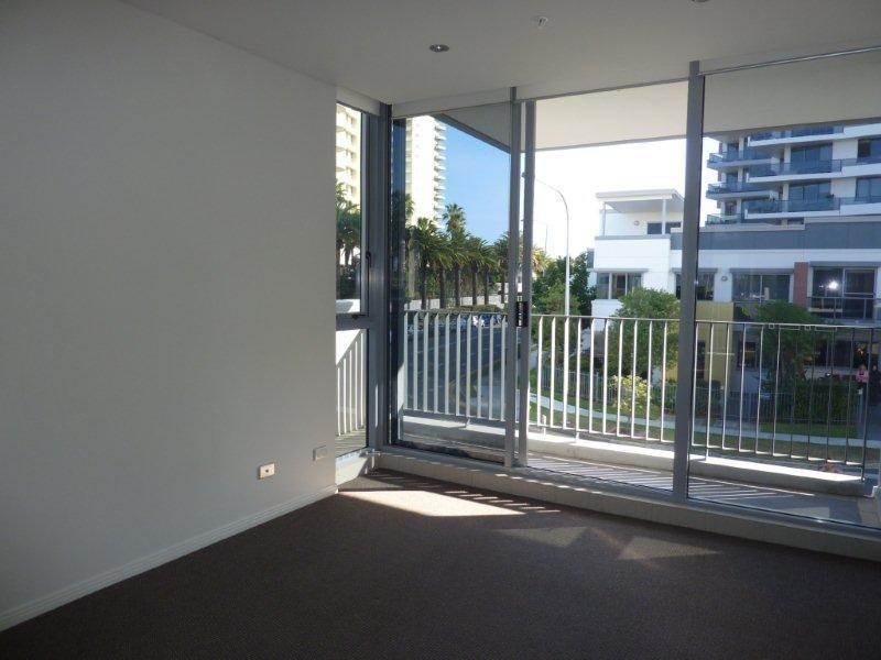 4 Como Crescent, Southport QLD 4215