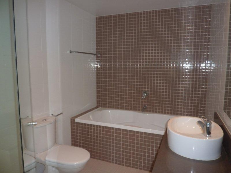 4 Como Crescent, Southport QLD 4215