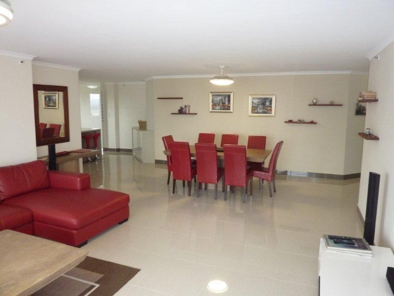 17 Hughes Avenue, Main Beach QLD 4217