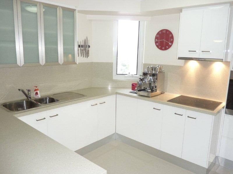 17 Hughes Avenue, Main Beach QLD 4217