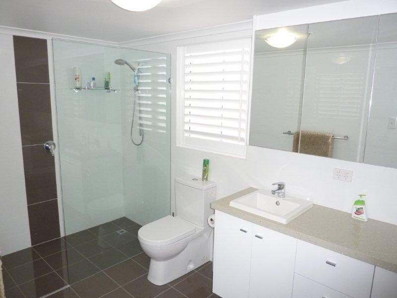 17 Hughes Avenue, Main Beach QLD 4217