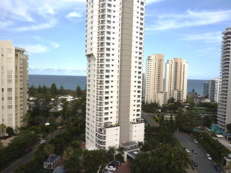 17 Hughes Avenue, Main Beach QLD 4217