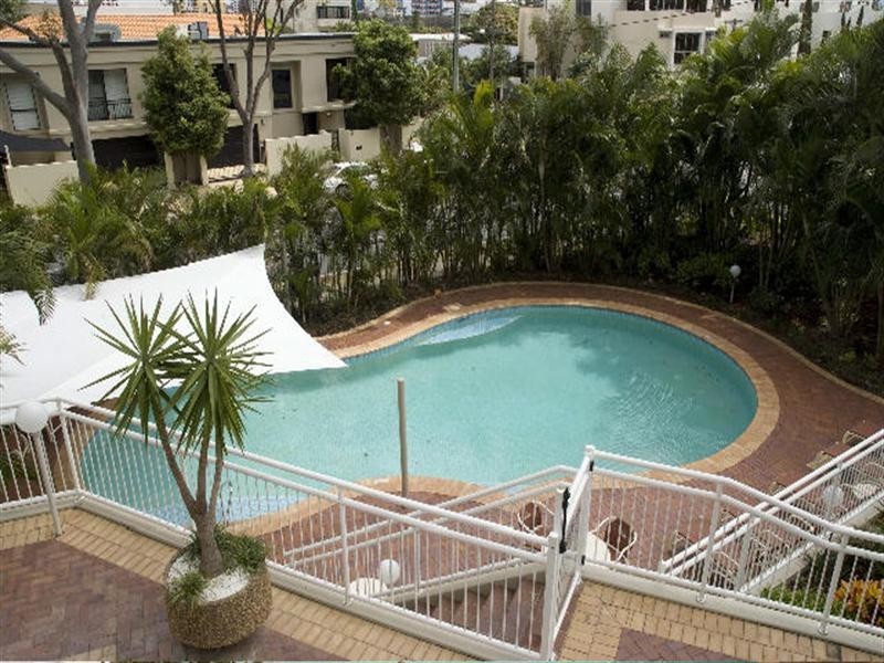 17 Hughes Avenue, Main Beach QLD 4217