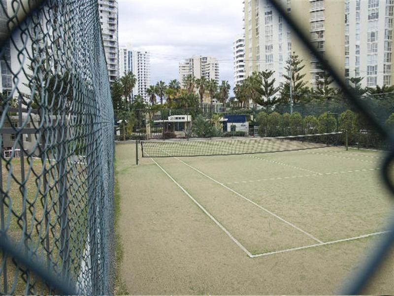 17 Hughes Avenue, Main Beach QLD 4217