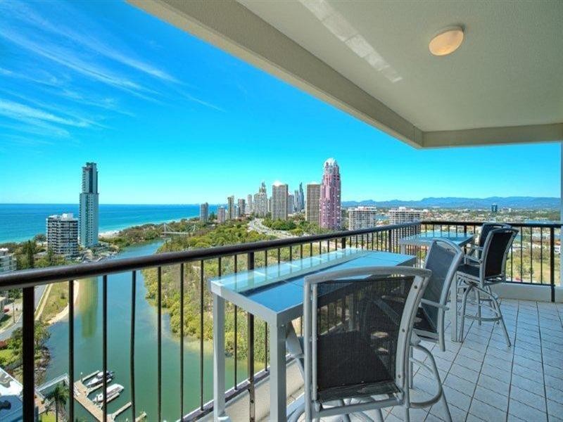 24 Breaker Street, Main Beach QLD 4217