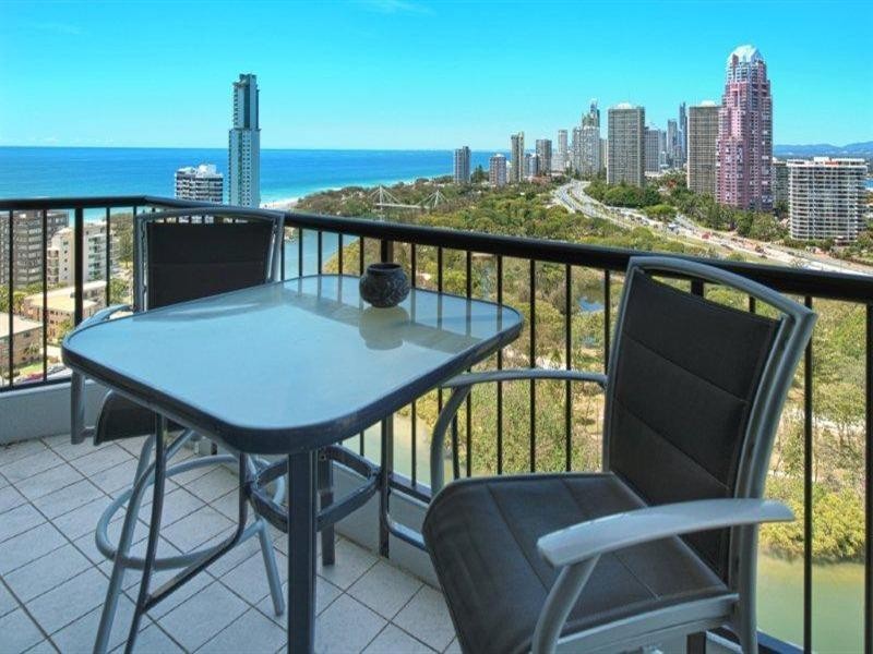 24 Breaker Street, Main Beach QLD 4217