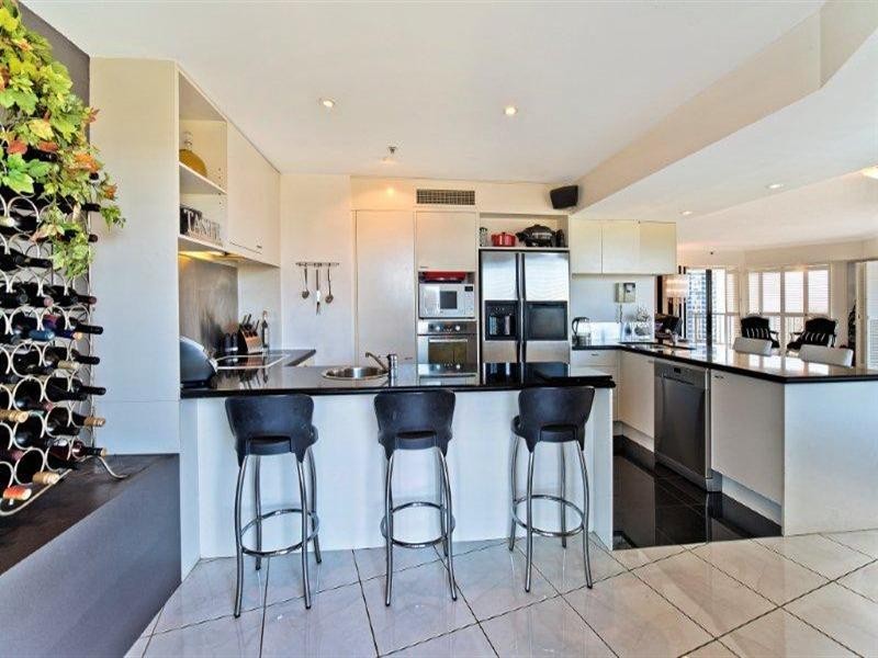 24 Breaker Street, Main Beach QLD 4217