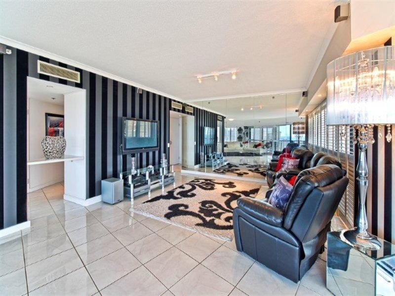 24 Breaker Street, Main Beach QLD 4217