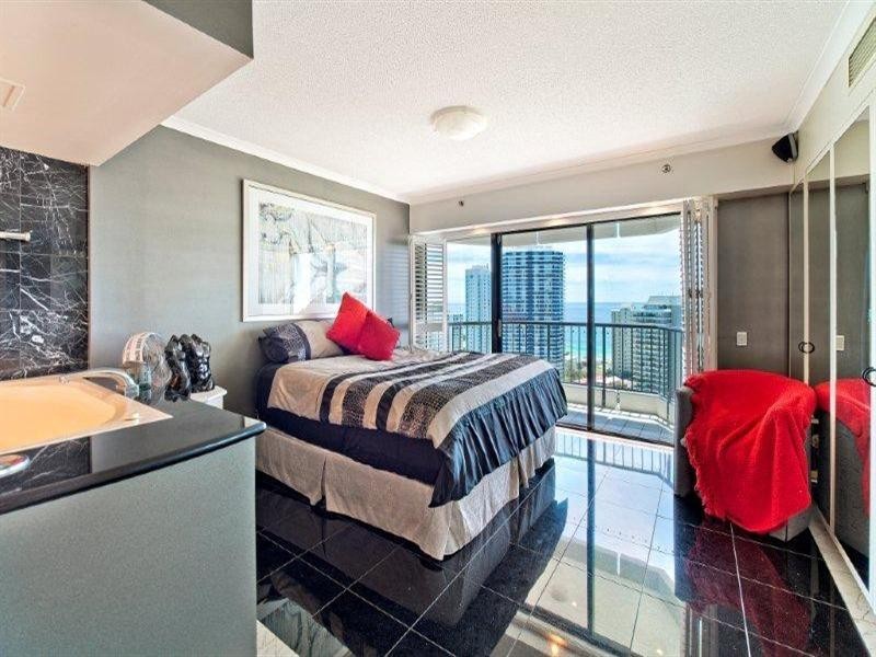 24 Breaker Street, Main Beach QLD 4217