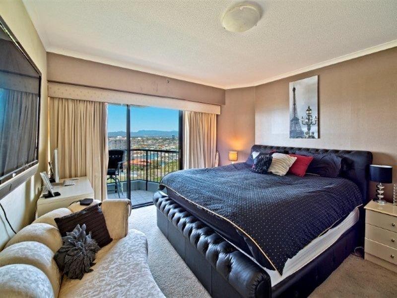 24 Breaker Street, Main Beach QLD 4217