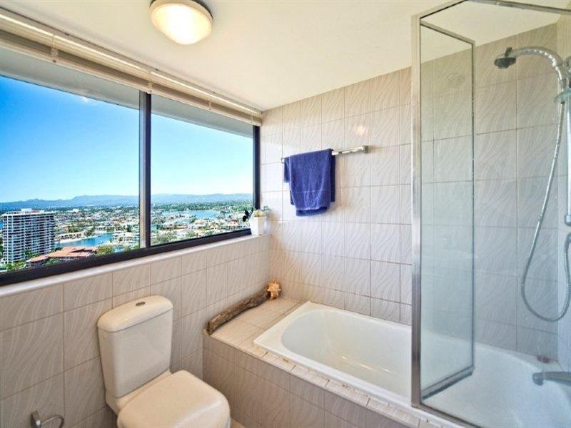 24 Breaker Street, Main Beach QLD 4217