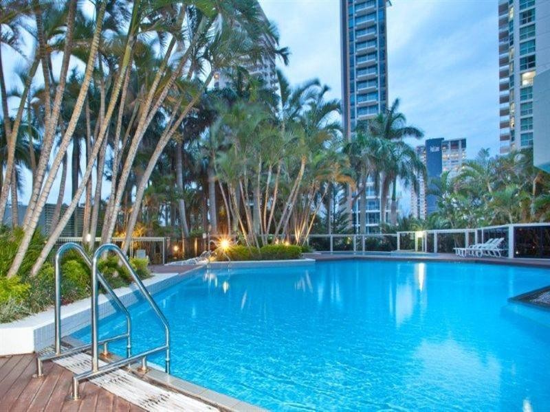 24 Breaker Street, Main Beach QLD 4217