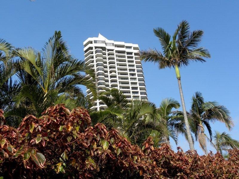 24 Breaker Street, Main Beach QLD 4217