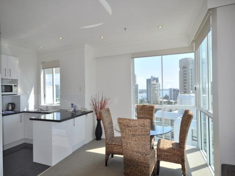 5 Woodroffe Avenue, Main Beach QLD 4217