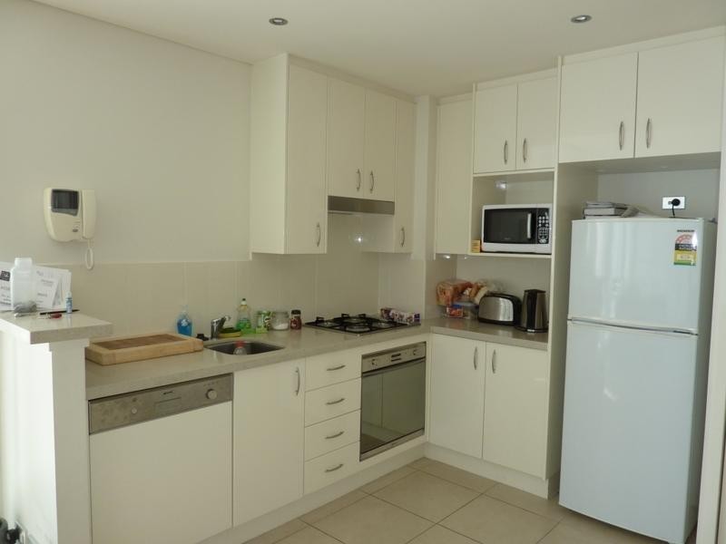 1 Como Crescent, Southport QLD 4215