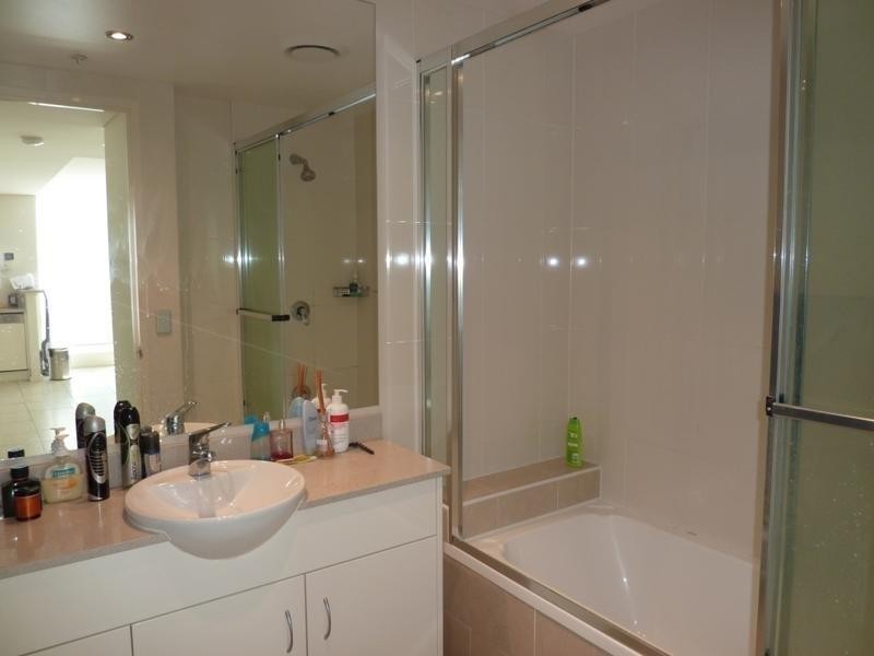 1 Como Crescent, Southport QLD 4215