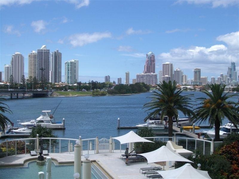 75 Brighton Parade, Southport QLD 4215