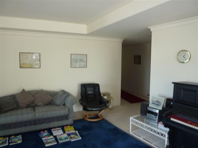 75 Brighton Parade, Southport QLD 4215