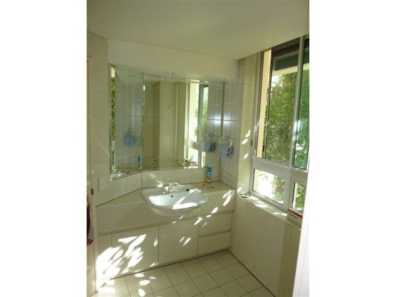 75 Brighton Parade, Southport QLD 4215