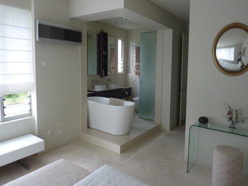 12 Oak Avenue, Surfers Paradise QLD 4217