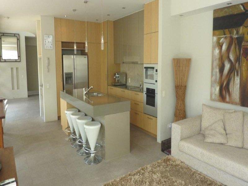 12 Oak Avenue, Surfers Paradise QLD 4217