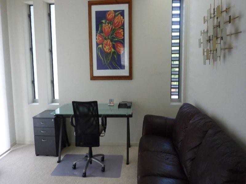 12 Oak Avenue, Surfers Paradise QLD 4217