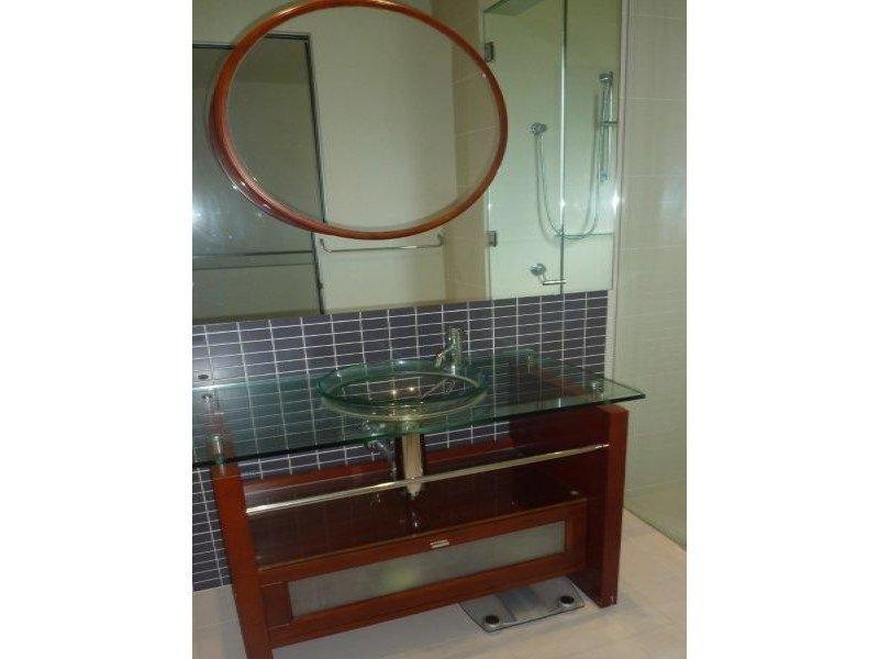 12 Oak Avenue, Surfers Paradise QLD 4217