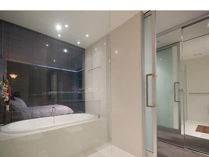 9 Ferny Avenue, Surfers Paradise QLD 4217